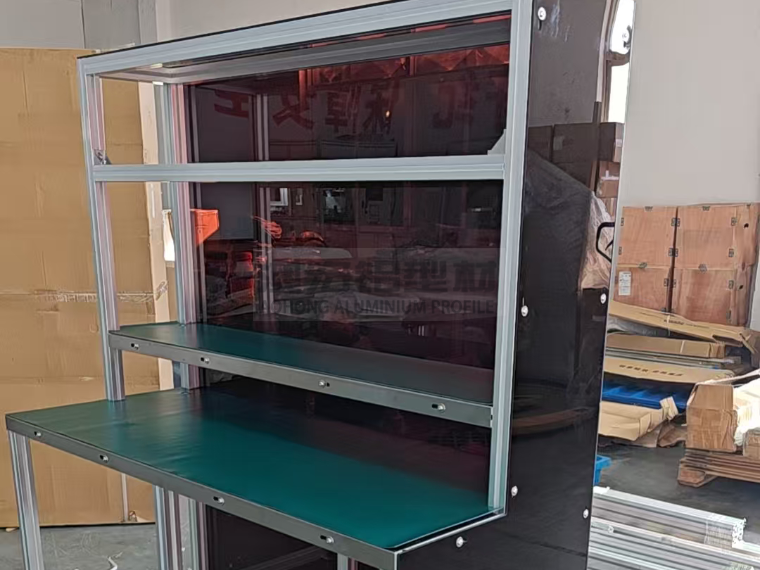 4040RA铝型材打造多功能操作台，赋能机械设备制造高效升级