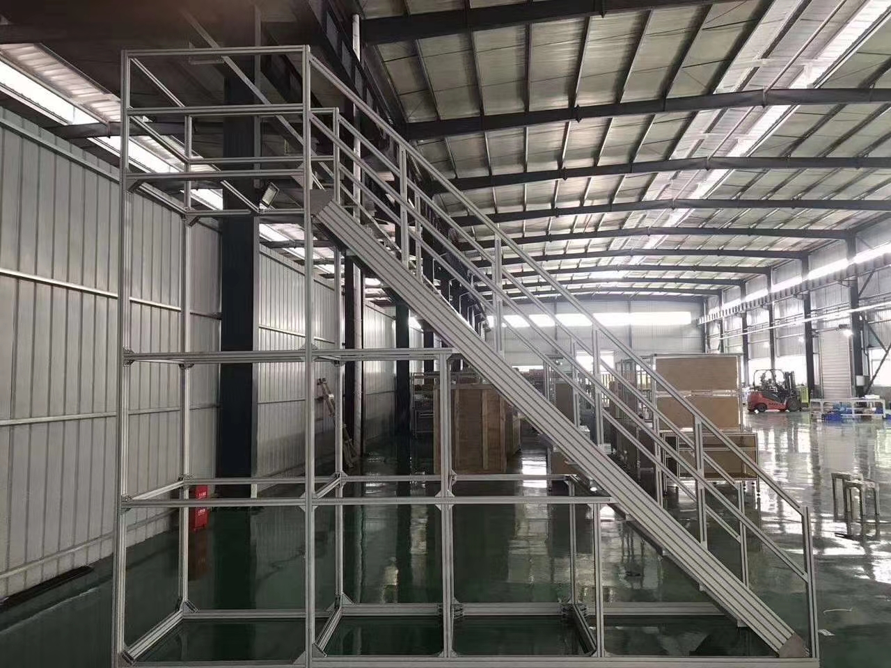 仓储物流设备为何偏爱铝型材框架？